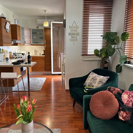 Cozy Apartment With Nice Balcony Seating, 9Th Floor, Parking Bratislava Exterior photo